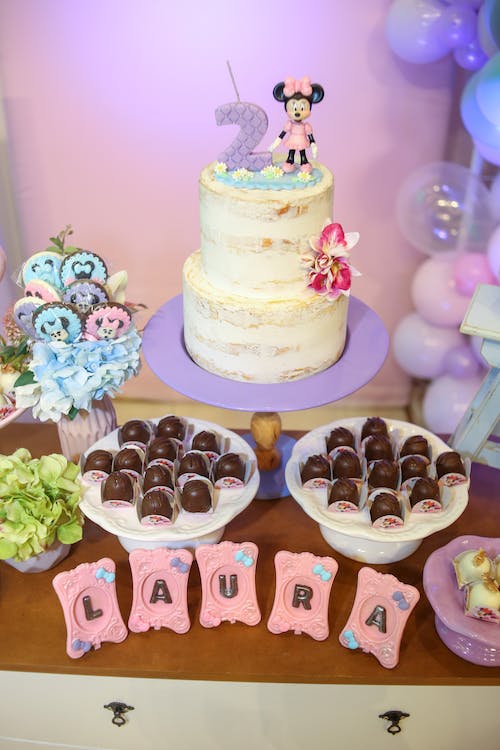Minnie Mouse-themed party