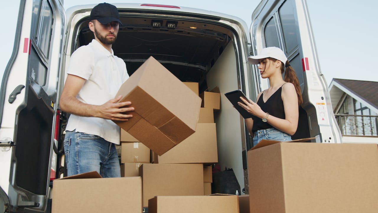How To Avoid Scams & Moving Brokers When Hiring National Movers