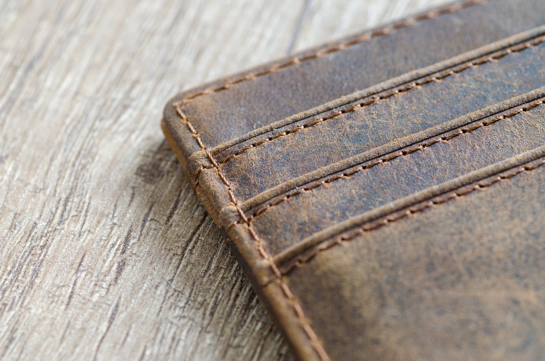 A Guide On How To Buy A Leather Wallet