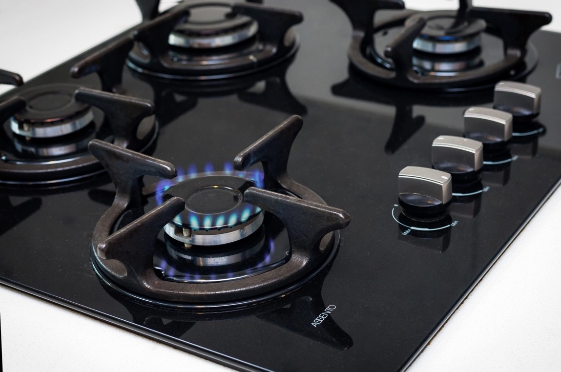 What is the Difference Between a Gas and Electric Stove