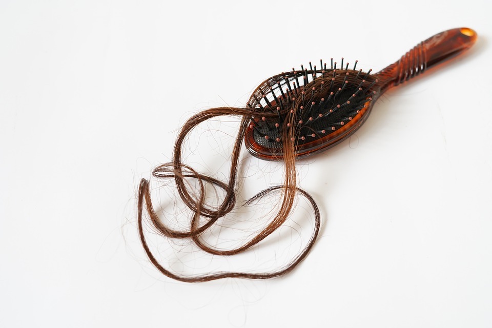 comb with strands image
