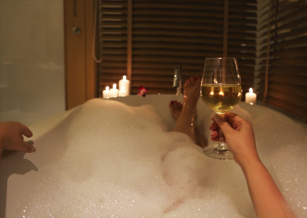 woman-drinking-white-wine-in-bath-with-foam image