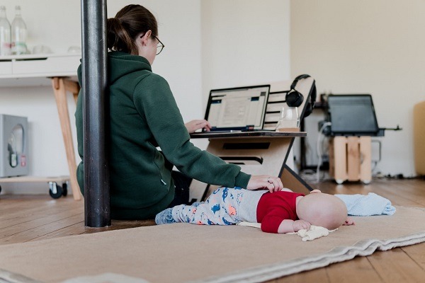 How Young Moms Make Money While Still Having Time For Their Kids