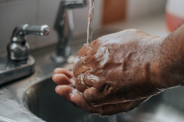 How to Disinfect Your Hands and Keep them Moisturized
