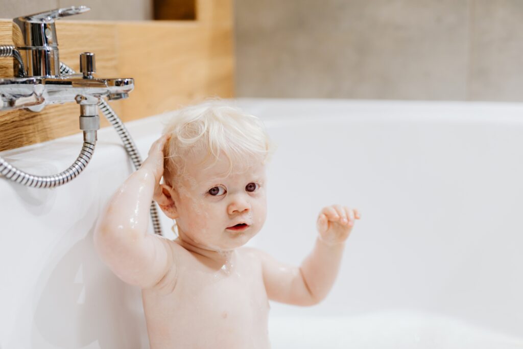 child-in-the-bathtub image