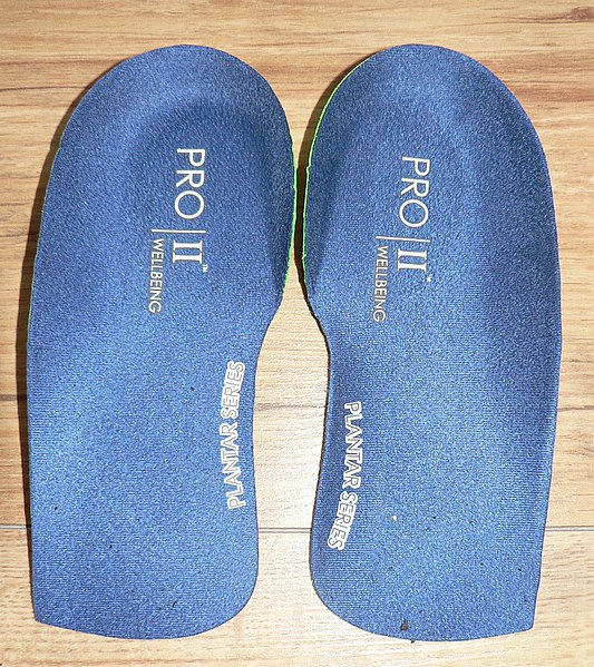 A pair of orthopedic insoles