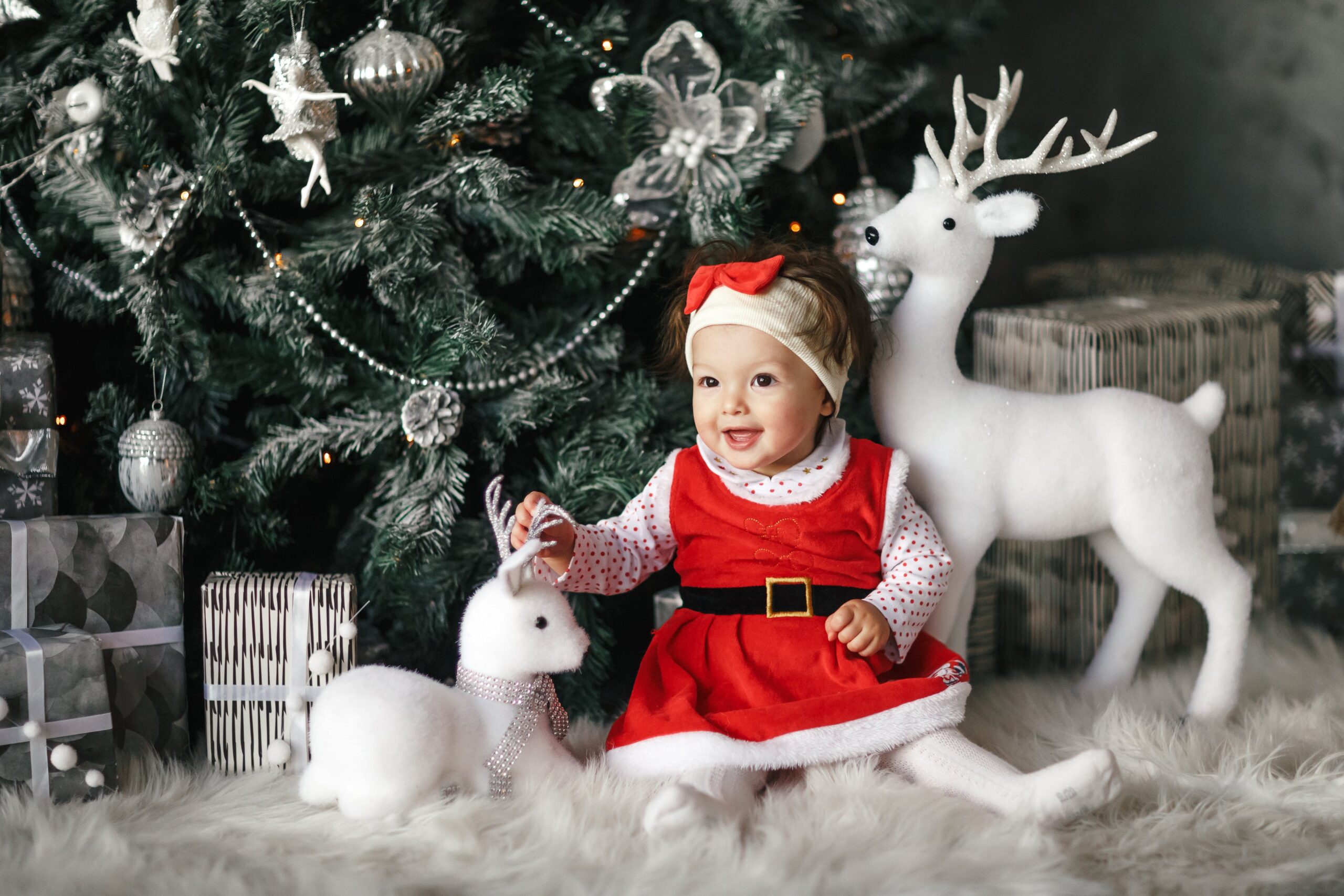 DIY Baby’s First Christmas Photoshoot