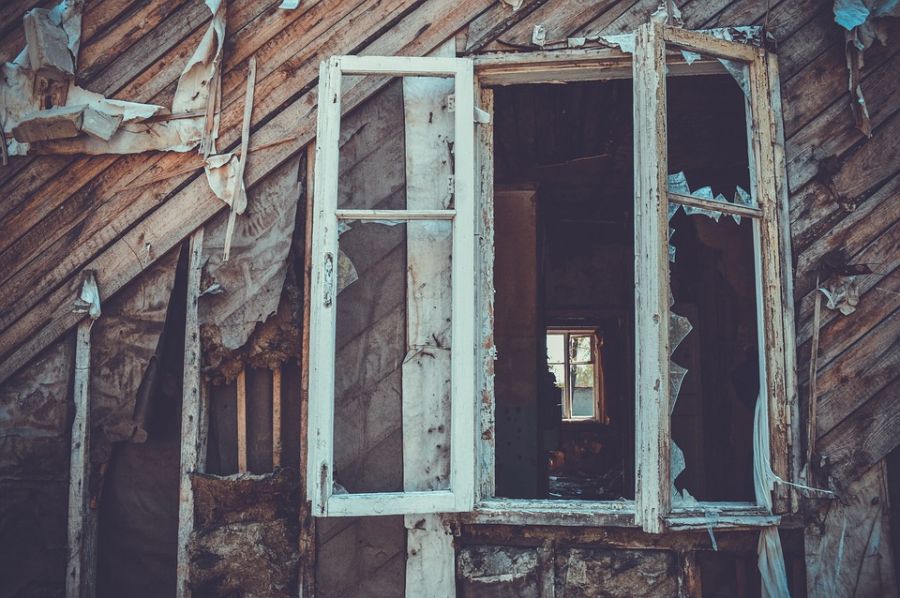 Should You Repair Or Sell Your Fire Damaged House?