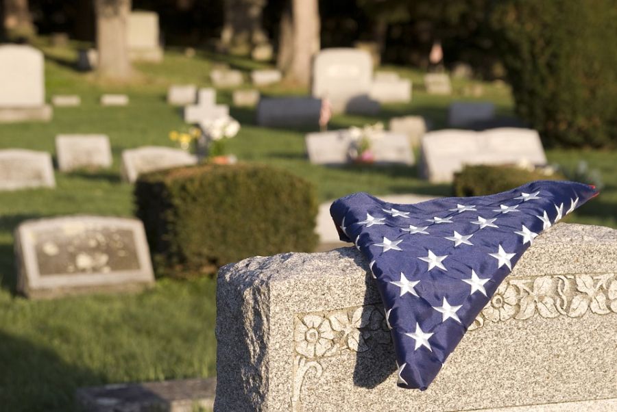 A Complete Guide to Arranging a Funeral for Your Loved One