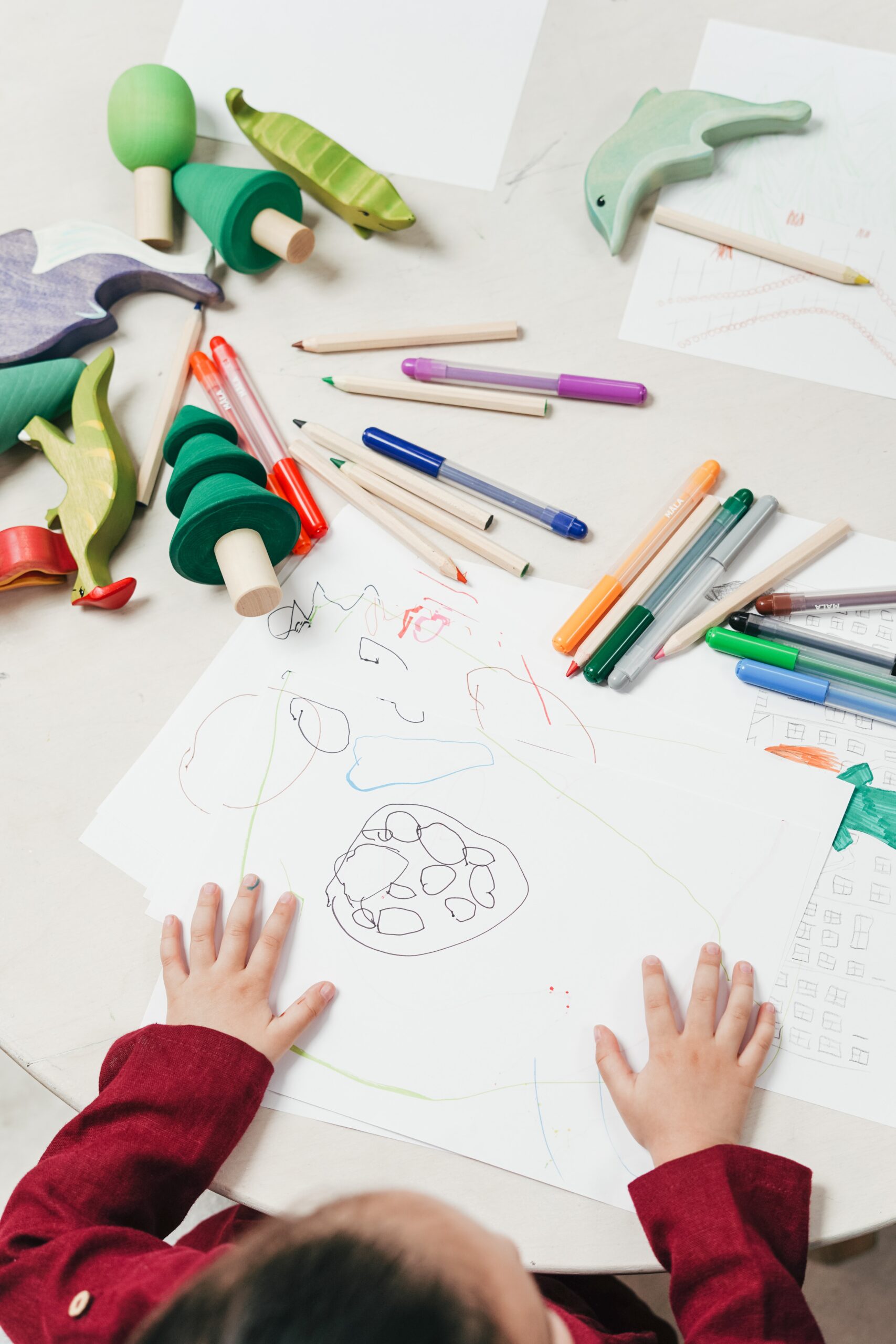 A kid drawing on a white paper image