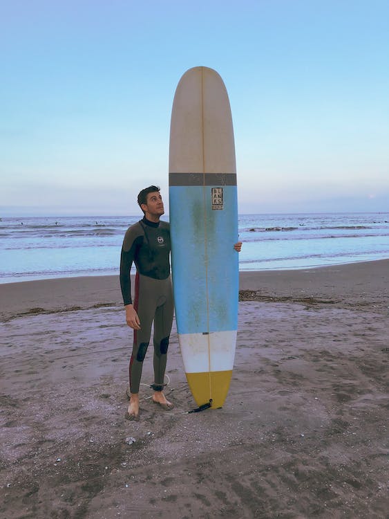 Tips on How to Choose the Right Surfboard for Beginners