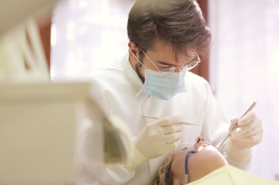 Factors To Consider When Looking For A Dentist To Visit