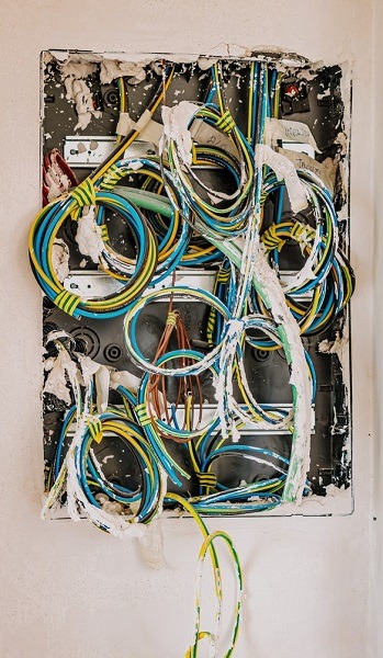 Five Reasons You Should Hire A Professional Electrician