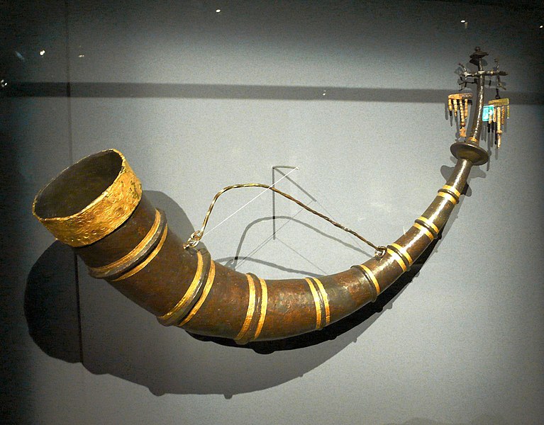 The Hochdorf drinking horn image