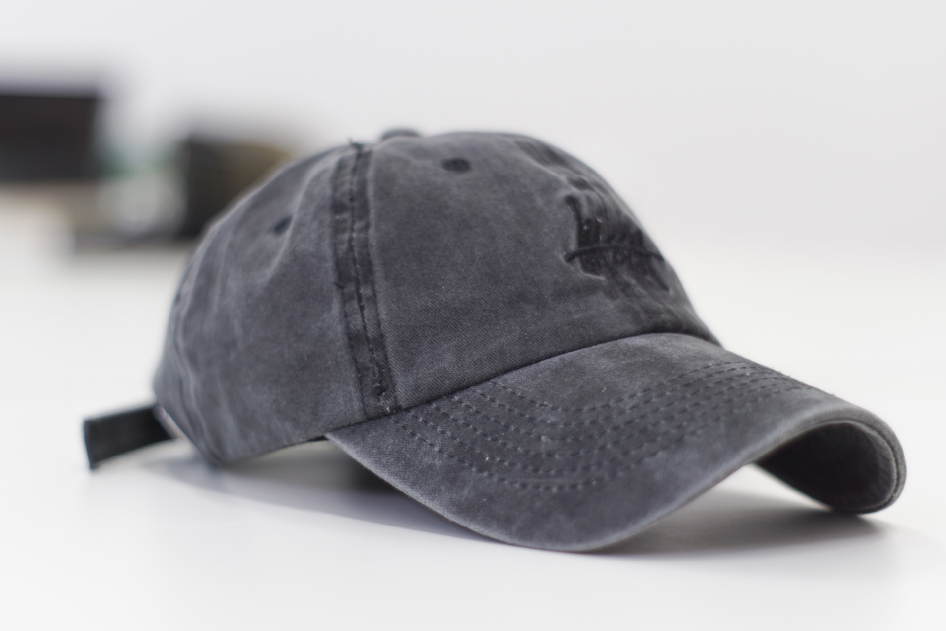 HD grey wallpapers, cap, hat, gray, minimal, aged, old, dad hat, worn, white backgrounds, work, cat images & pictures, clothing