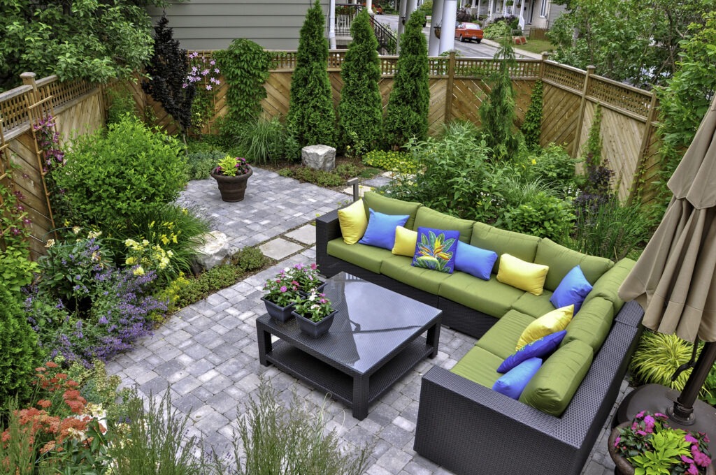 urban-back-yard-garden image