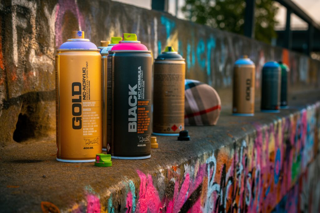 paint spray can image
