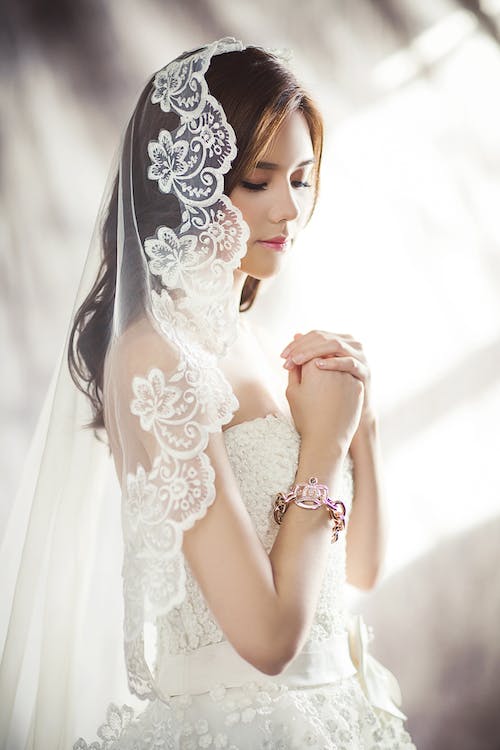 How to choose the perfect wedding dress