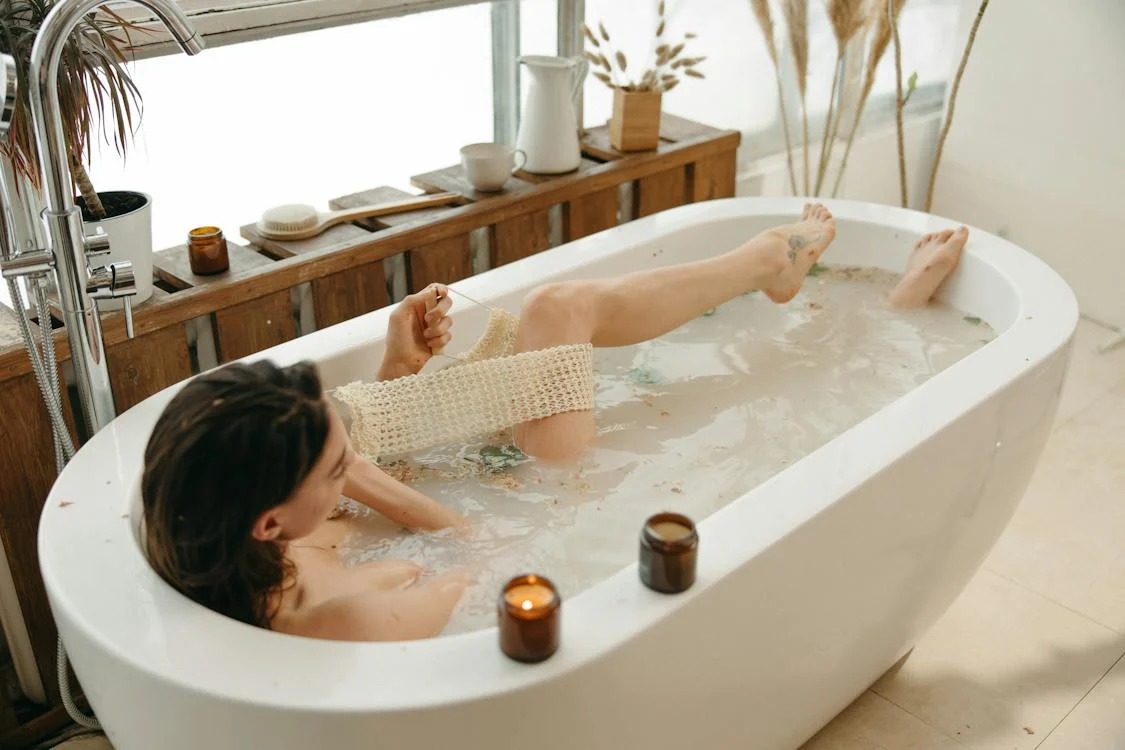 This Bath Pillow for Your Back Will Give You The Most Luxurious Spa Nights