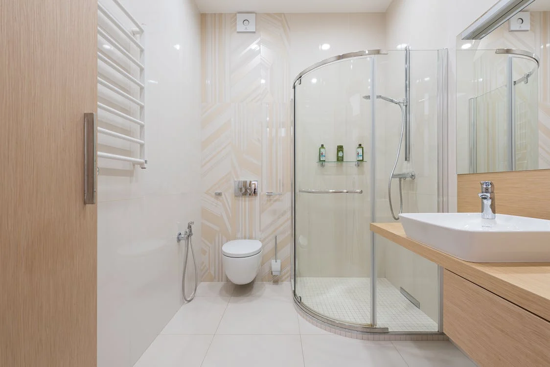What Are the Different Types of Shower Doors?