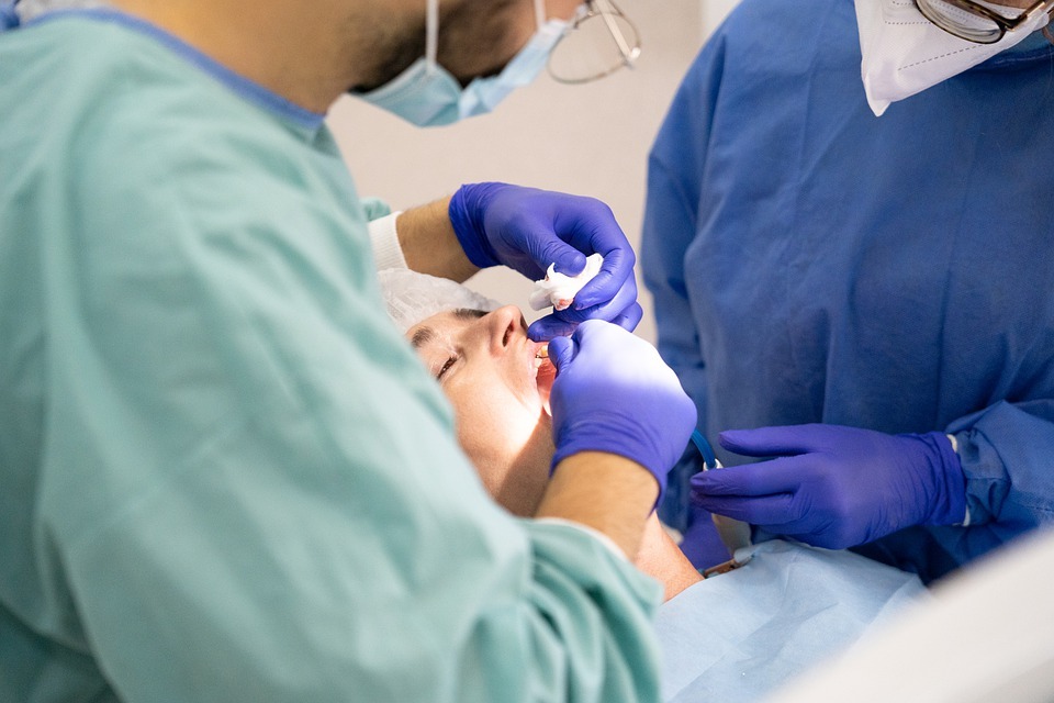 4 Reasons You Should Choose Dental Implants