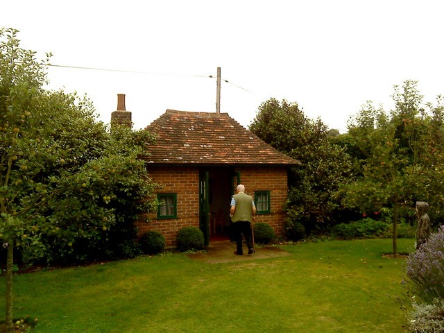 Garden shed at Chartwell - geograph