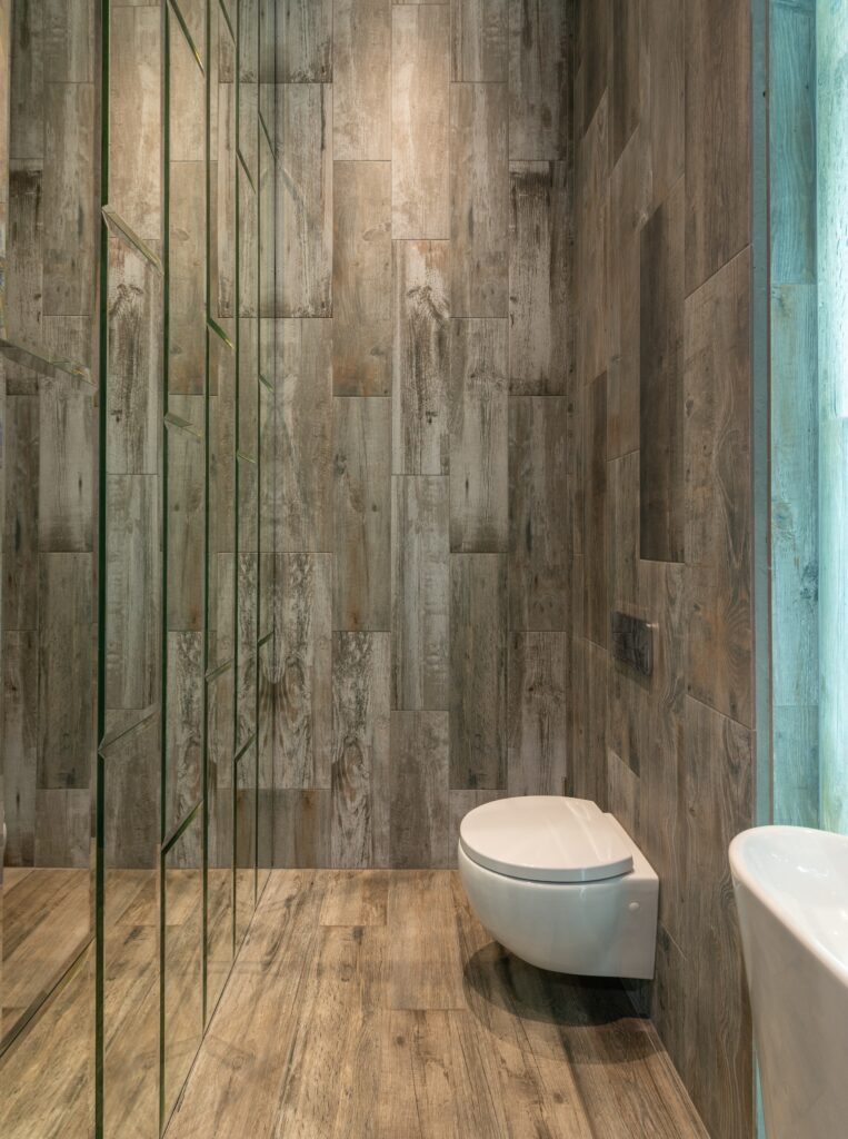 Modern and Minimalist Bathroom with Wooden Panels on Walls