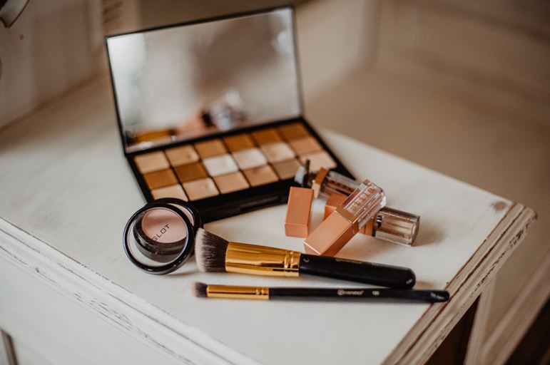 7 Toxic Chemicals Found in Makeup