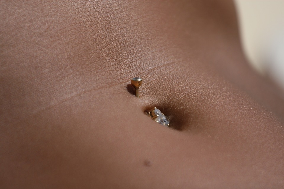 Belly button piercing image