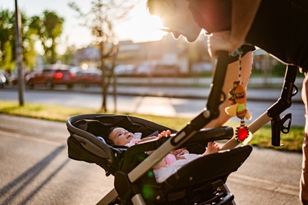 13 Tips to Buying a New Baby Stroller