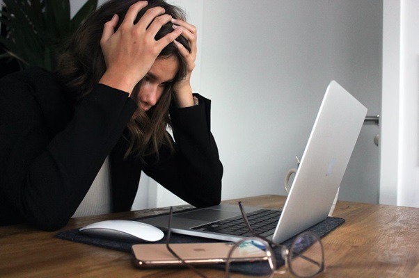 Let Go of Job Stress After a Long Day With These 6 Expert Tips