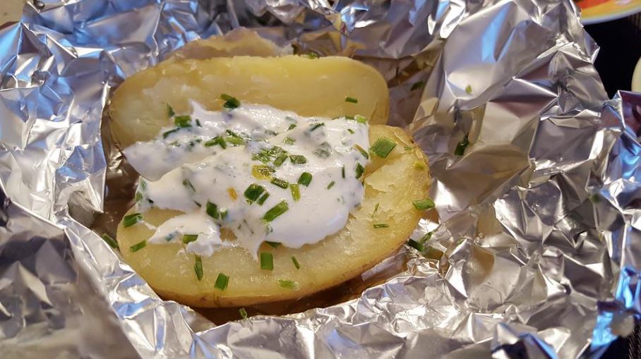 baked-potatoes-potato-dish