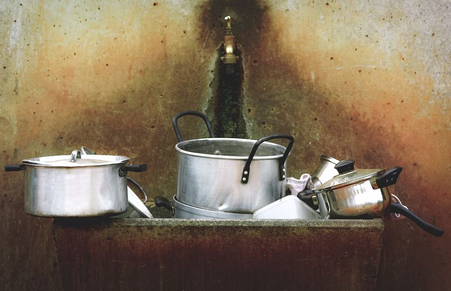 cooking-pots-cookware-pots-sink