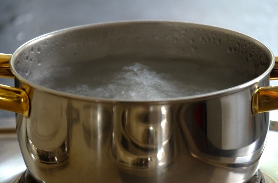 pot-boiling-water-hot-water