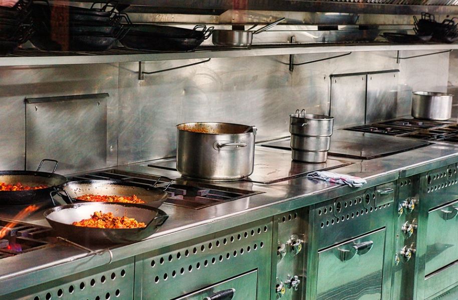 restaurant-kitchen-pots-stainless