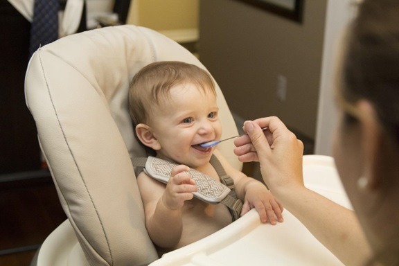 Feeding Essentials For Baby's Transition To Eating Solid Foods