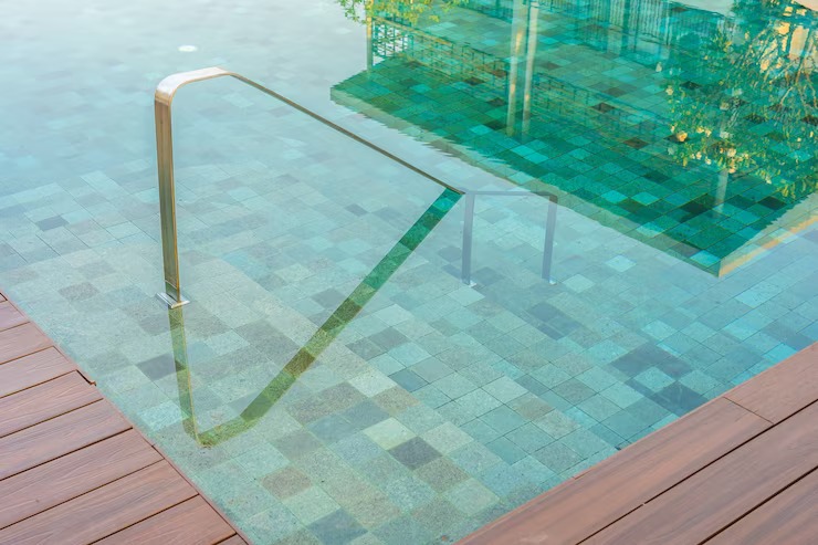 Retractable solar pool cover focus image