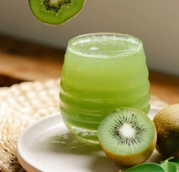 A glass with smoothie and kiwi.