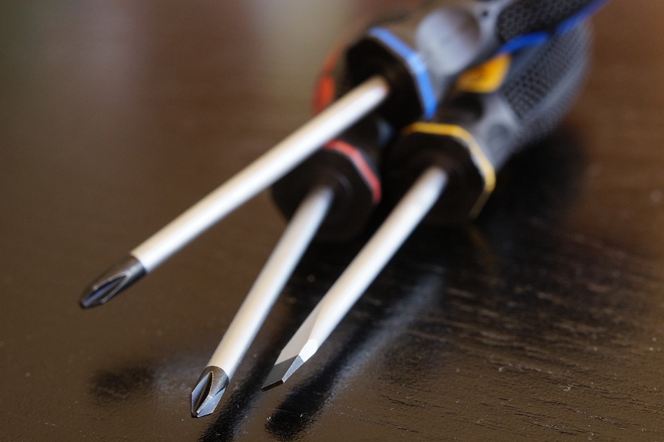 Different types of screwdrivers