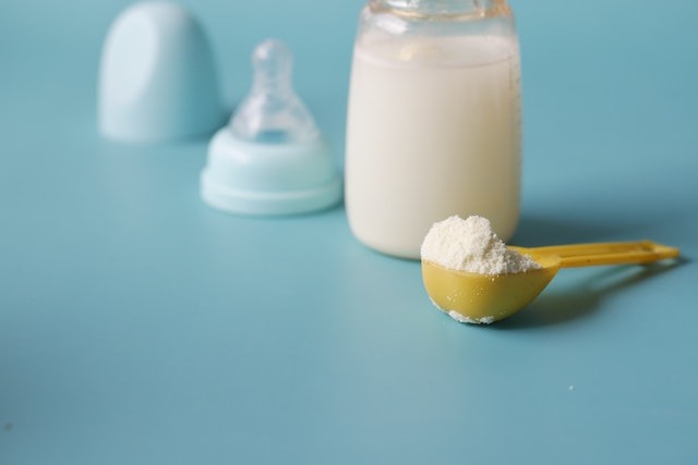 The Benefits of Organic Baby Formula Compared to Conventional Formula