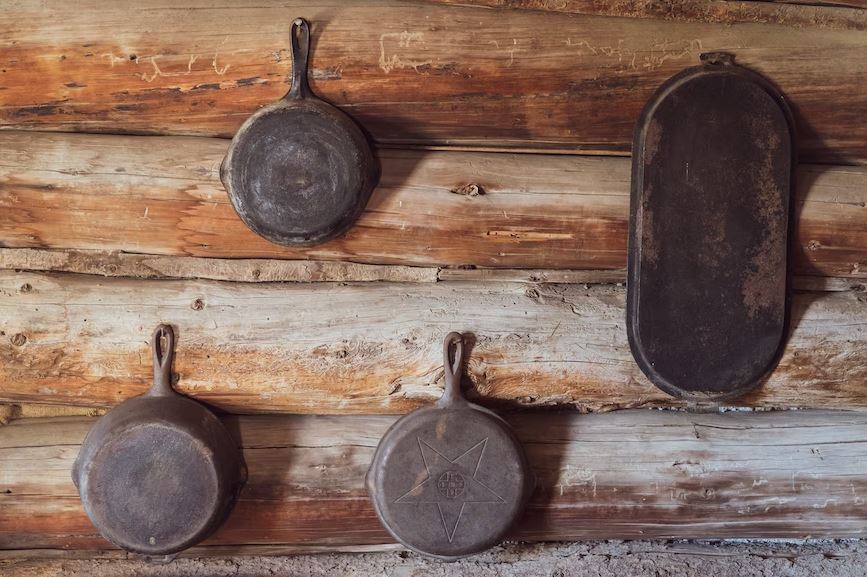 kitchenware, log cabin, vintage backgrounds, breakfast, chef, cook, meal, dinner, utensils, pots and pans, lunch, brunch, hungry, hunger, dining, old, pioneer, food images & pictures