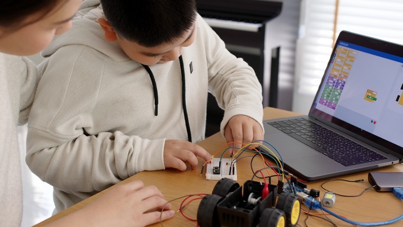 Can Robotics Be A Useful Learning Activity for Homeschoolers