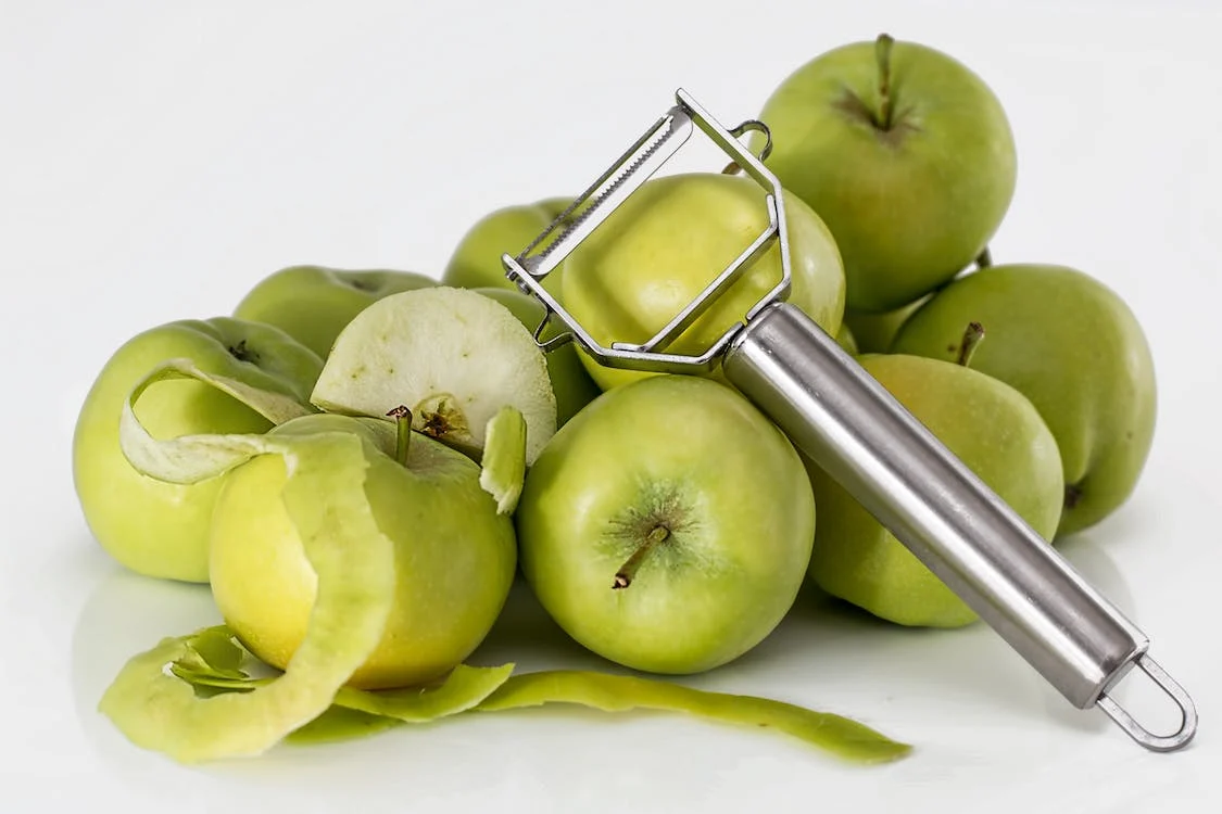 picture of green apple with silver peeler