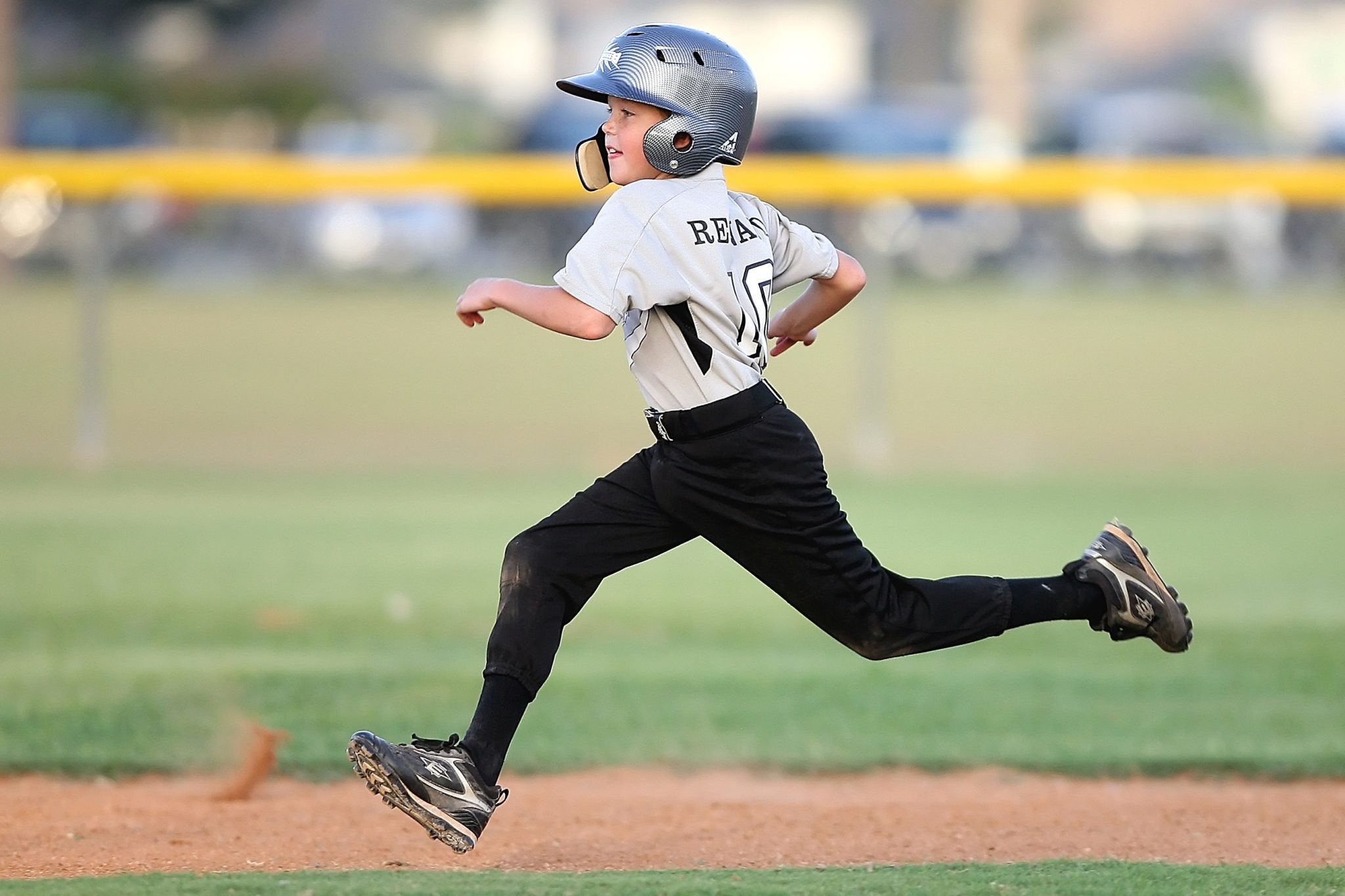 Choosing-the-right-baseball-cleat-will-optimize-the-baseball-experience-of-a-child.