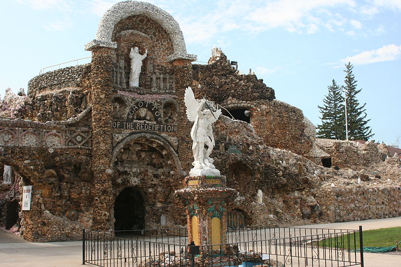 Grotto-of-the-Redemption-main-entrance-in-West-Bend-Iowa