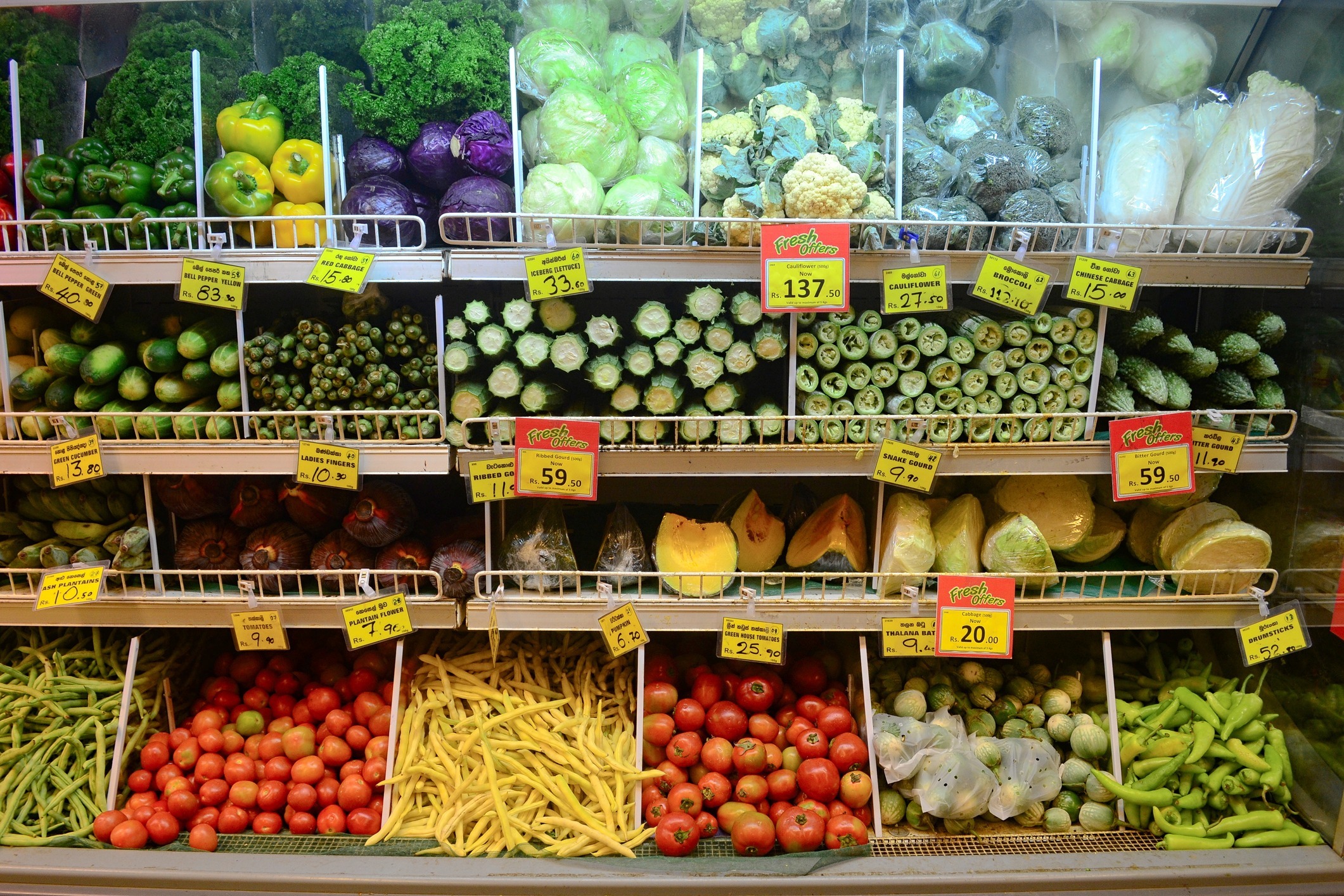 Local-vegetables-with-prices-in-the-grocery-supermarket.-Kandy-Sri-Lanka