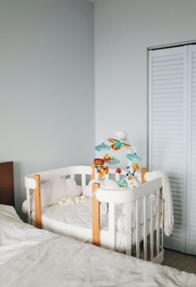 White-crib-in-bright-bedroom