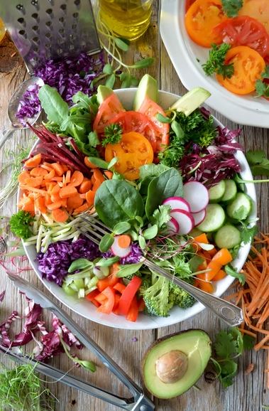 A-bowl-of-healthy-vegetable-salad