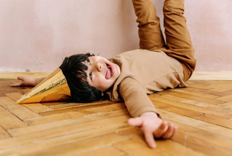 A-child-lying-on-the-floor
