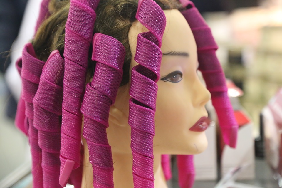 A-mannequin-with-hair-curler